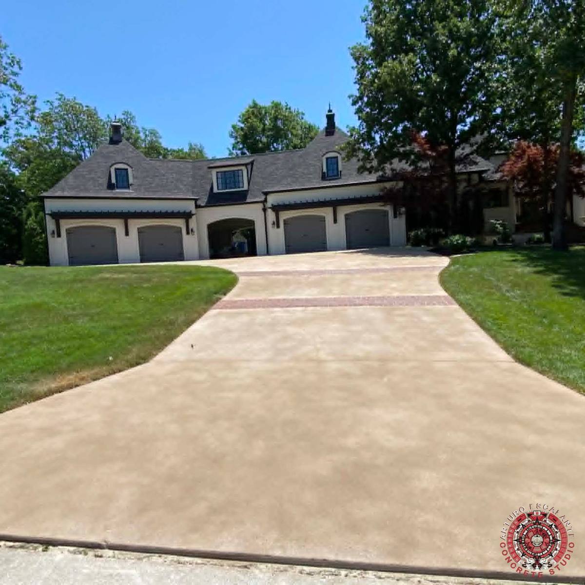 Light Mottled with Brick Accent